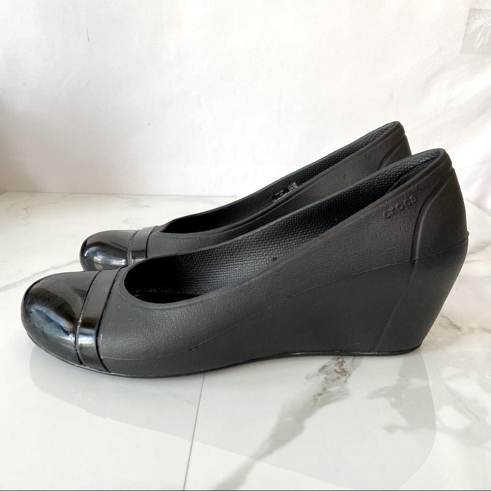 Crocs Black Cap Toe Wedge Heels 10M